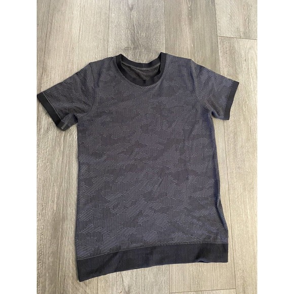 Lululemon Women's Black Camo Active T-Shirt Swiftly Material - Picture 1 of 4